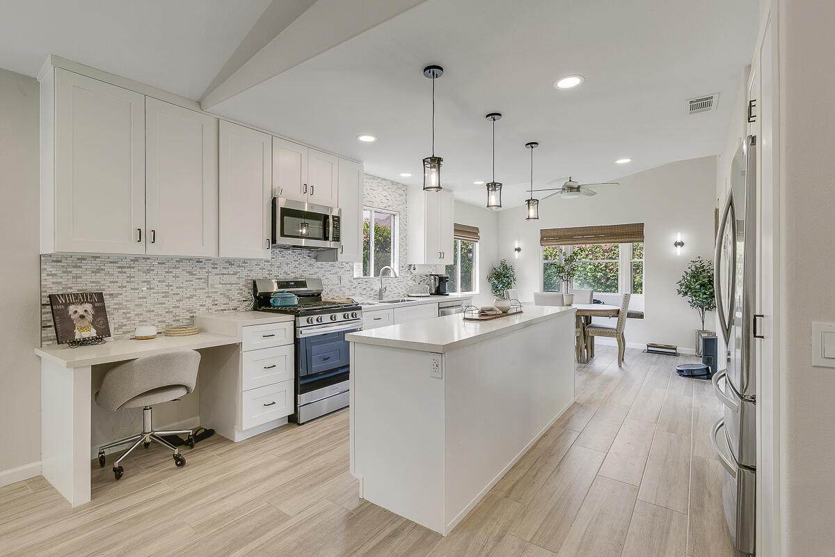 52200 Avenida Velasco - Photo 1