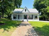 902 Paxton St - Photo 1