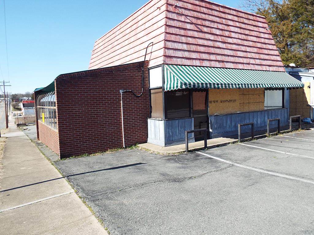 901 Wilborn Ave - Photo 1