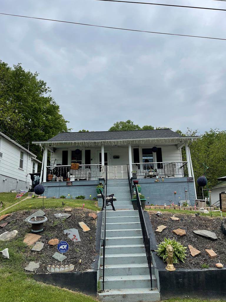 318 Walker St - Photo 1