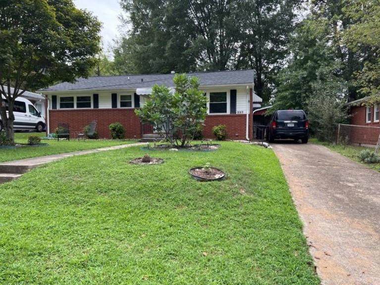 237 Meadowbrook Dr - Photo 1