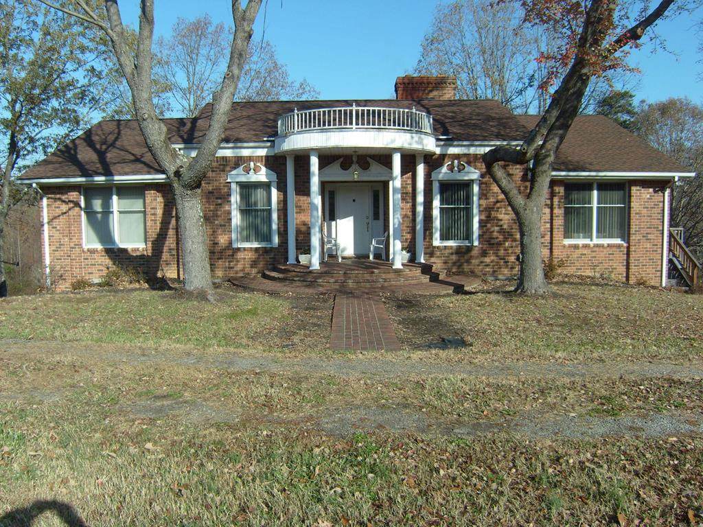 567 Elizabeth St - Photo 1
