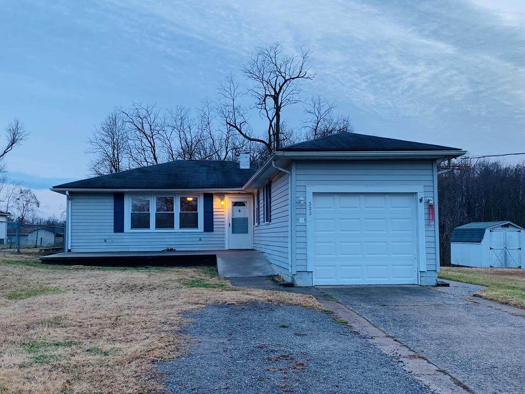 323 Hillcrest Ave - Photo 1