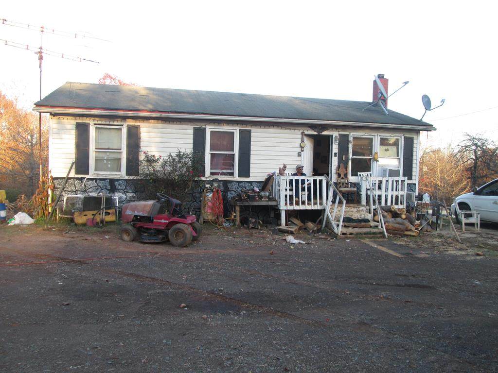 128 Hampton Cir - Photo 1
