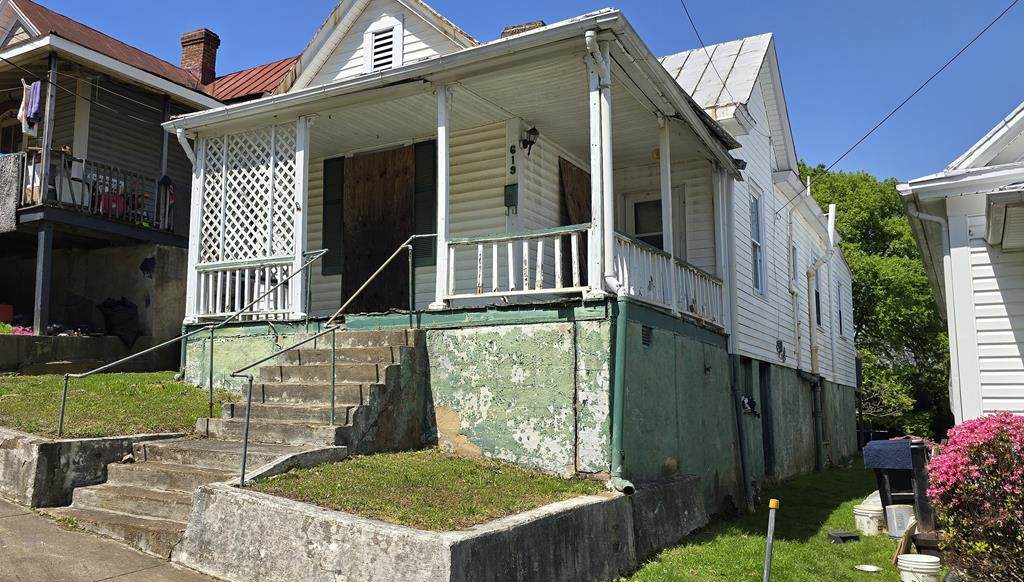 619 Oxford Dr - Photo 1