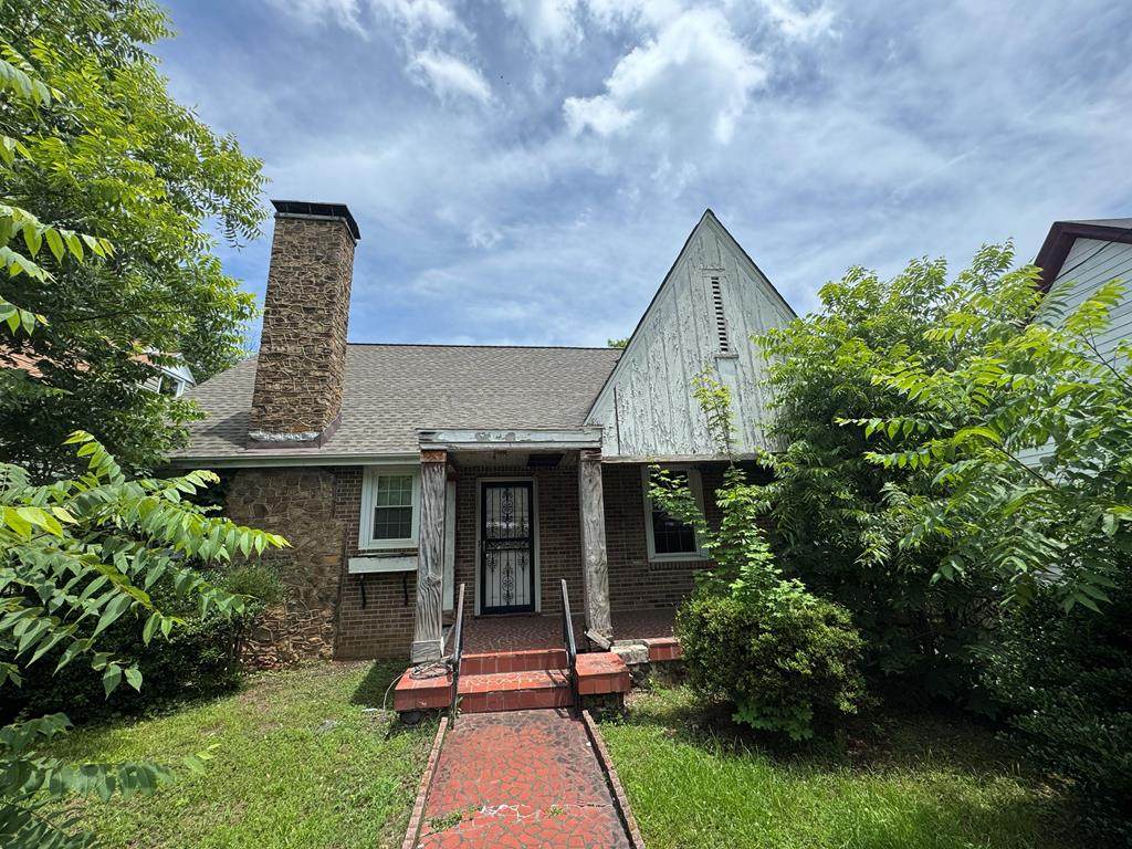 727 Holbrook Ave - Photo 1