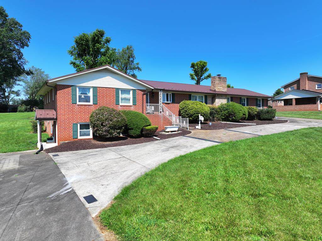 165 Shamrock Dr - Photo 1