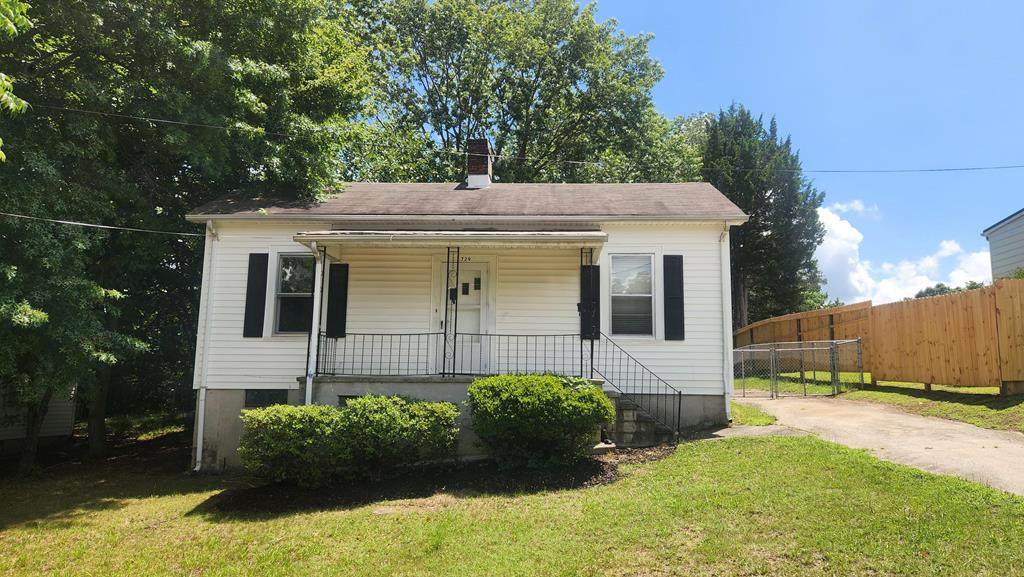 729 Hughes St - Photo 1
