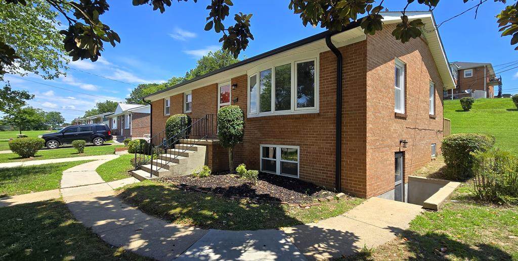 502 Doe St - Photo 1