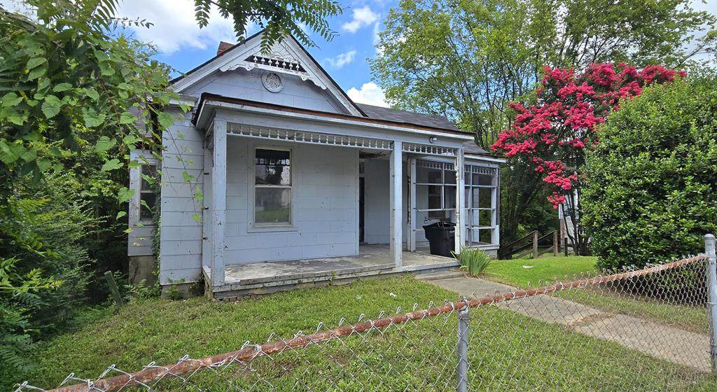 1423 N Main St - Photo 1