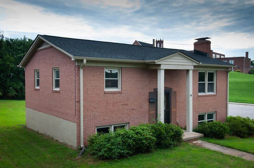 134 Spruce St - Photo 1