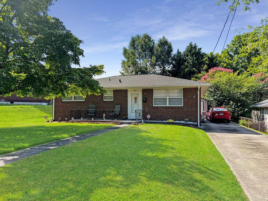 227 Meadowbrook Dr - Photo 1