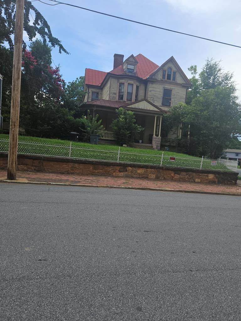 507 Holbrook Ave - Photo 1