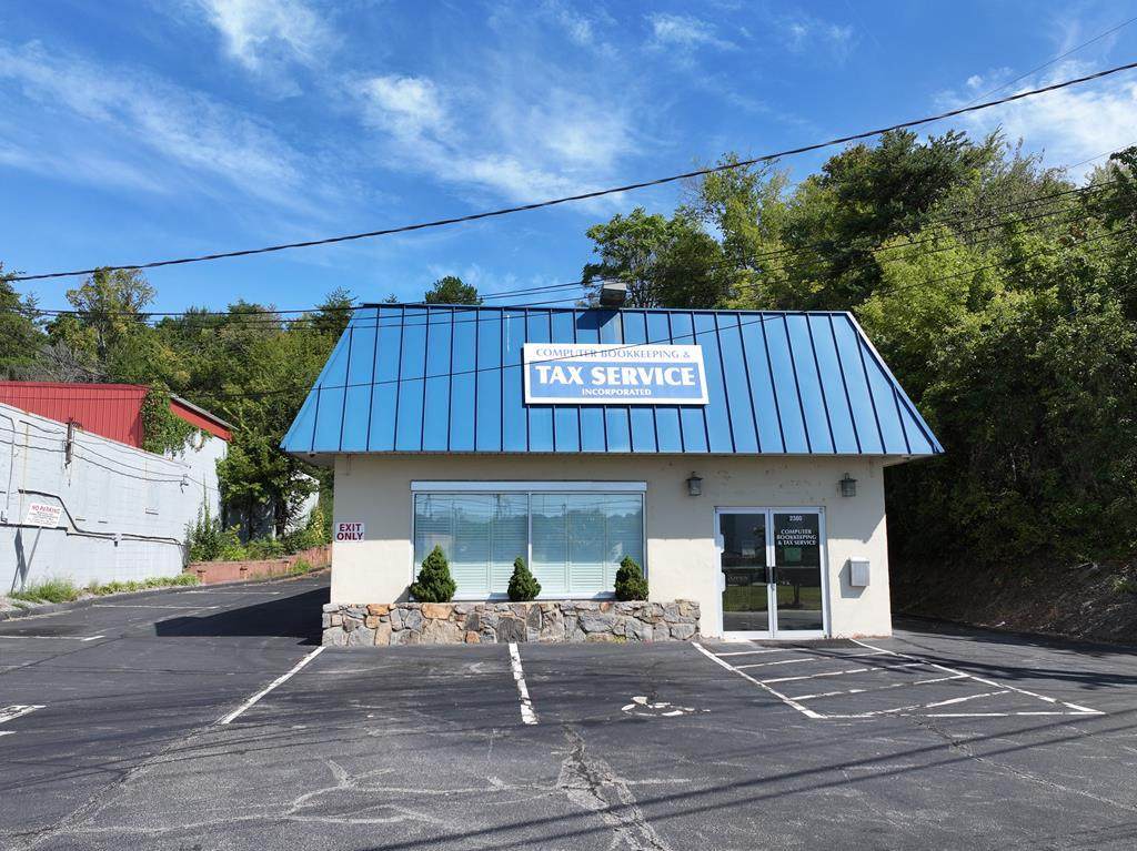 2380 Riverside Dr - Photo 1