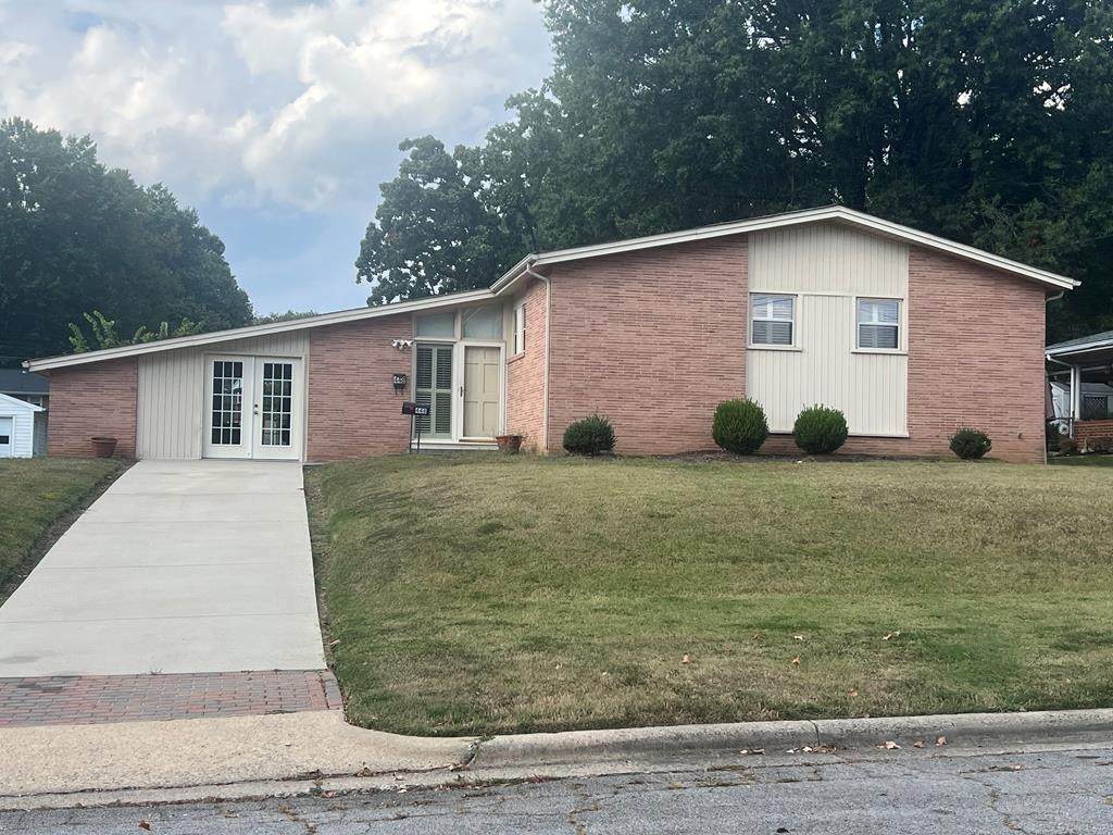 448 Northmont Blvd - Photo 1