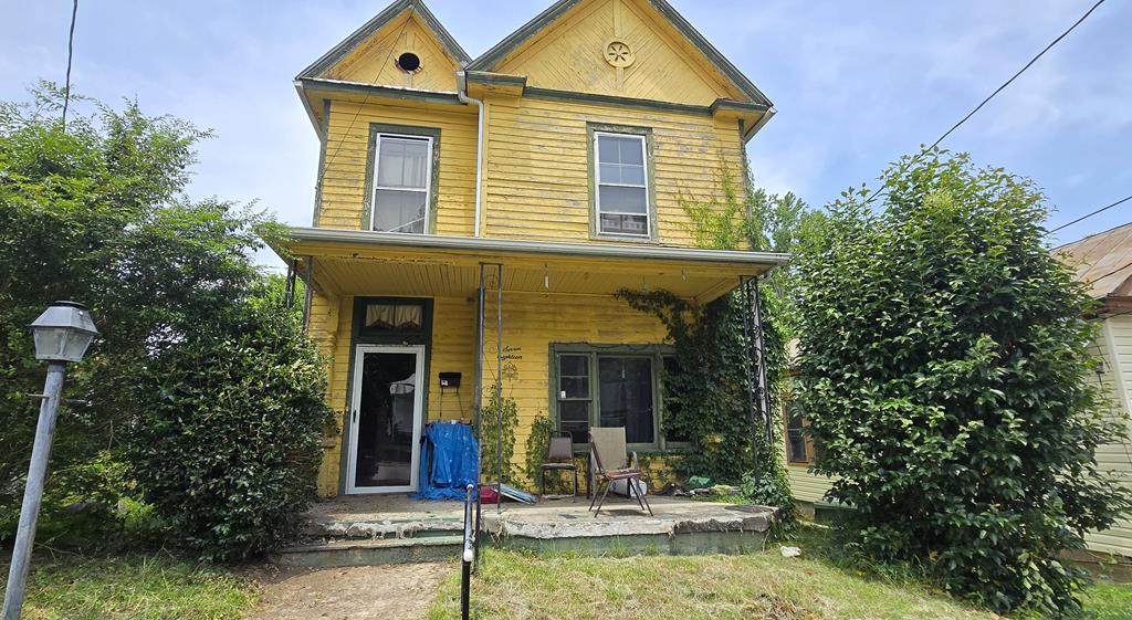 718 E Green St - Photo 1