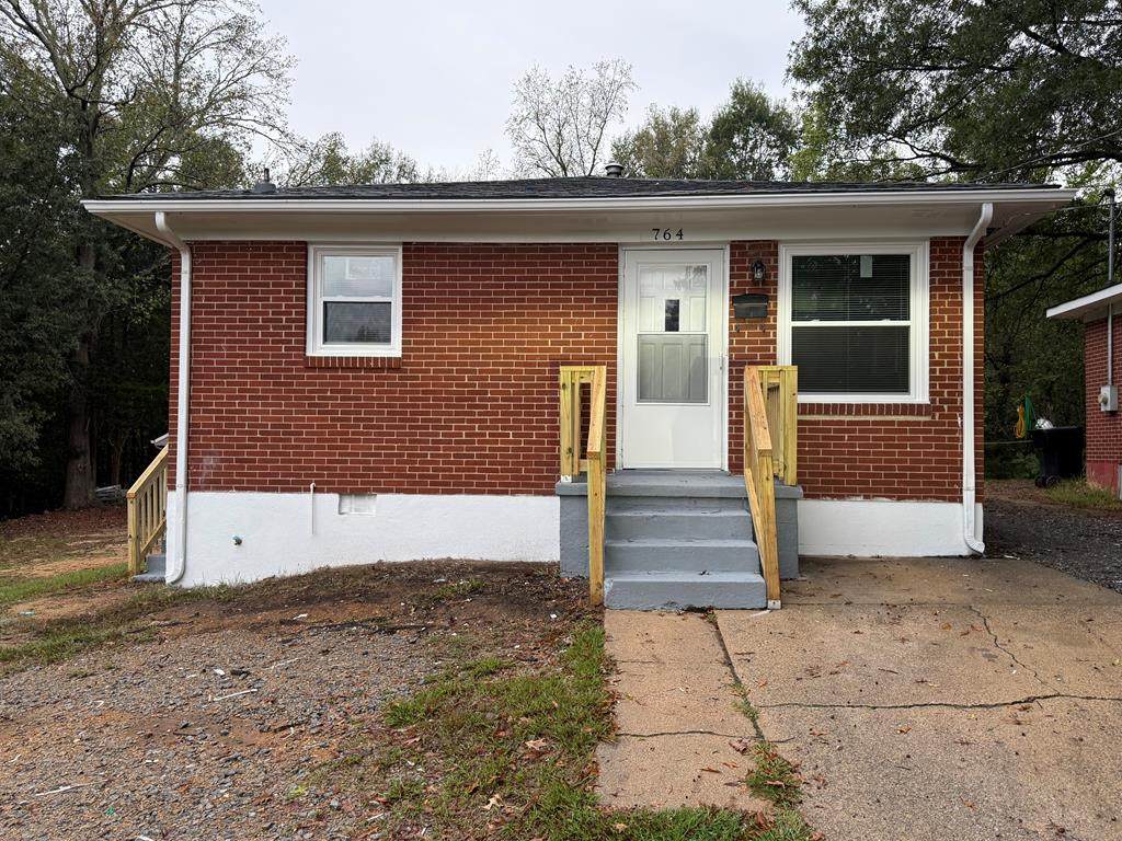 764 Edmonds St - Photo 1