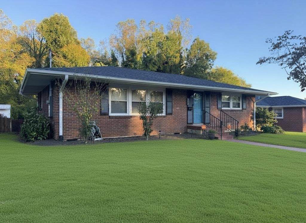 323 Hampton Dr - Photo 1