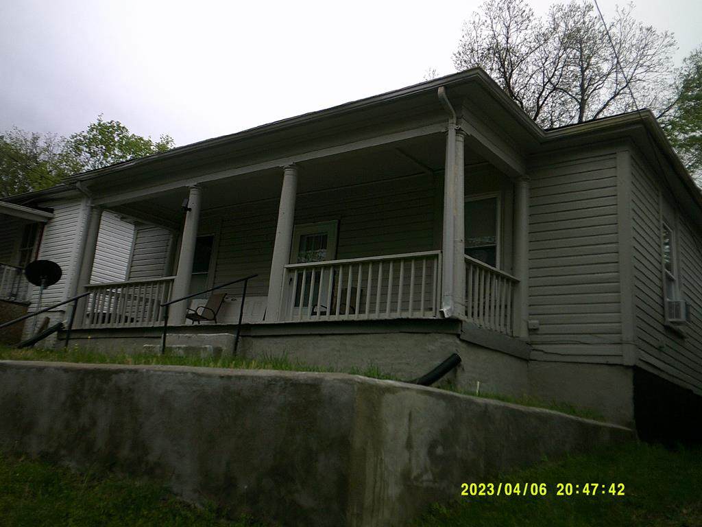 143 Walker St - Photo 1