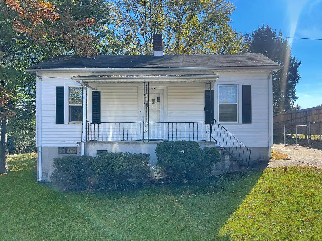 729 Hughes St - Photo 1