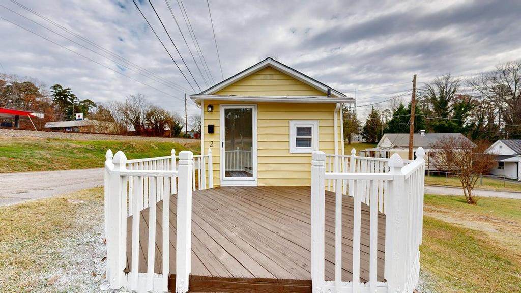 2 London Dr - Photo 1