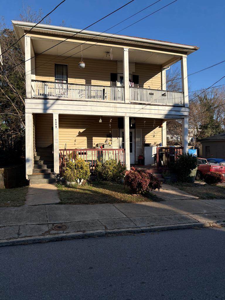 908 Colquhoun St - Photo 1