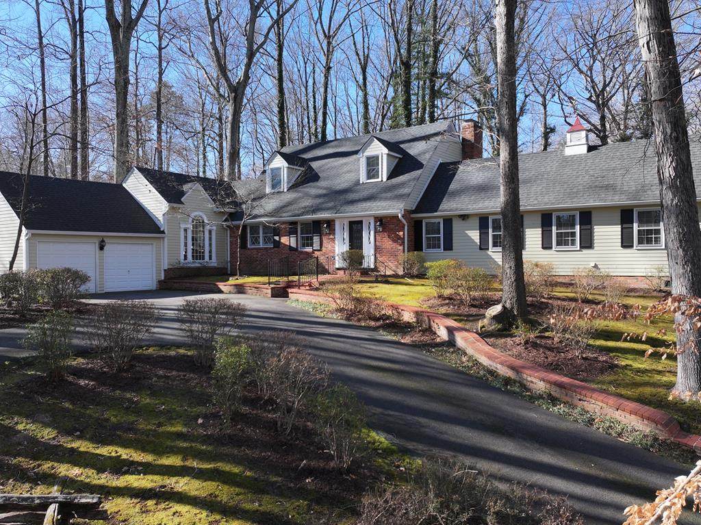 121 Acorn Ln - Photo 1