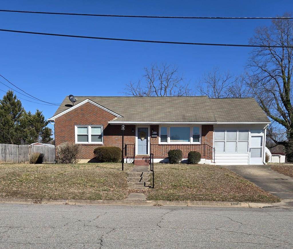 174 Gloucester Ave - Photo 1