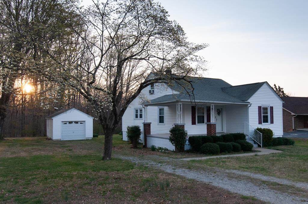 204 Parkway Dr - Photo 1