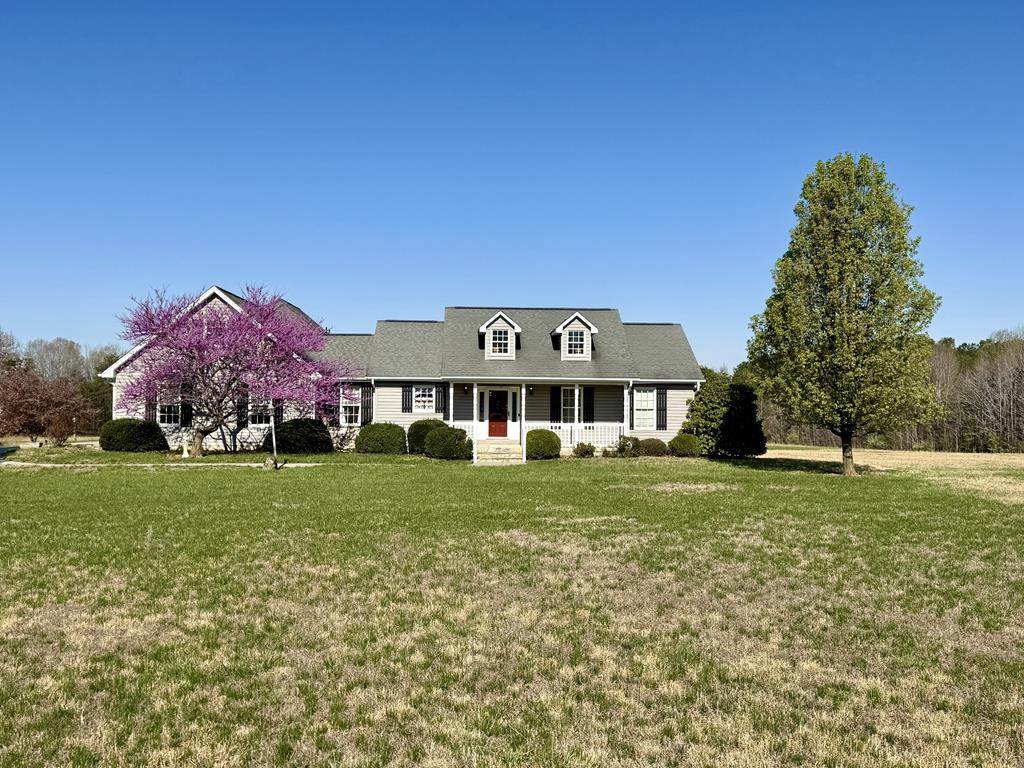 946 Meadowview Dr - Photo 1