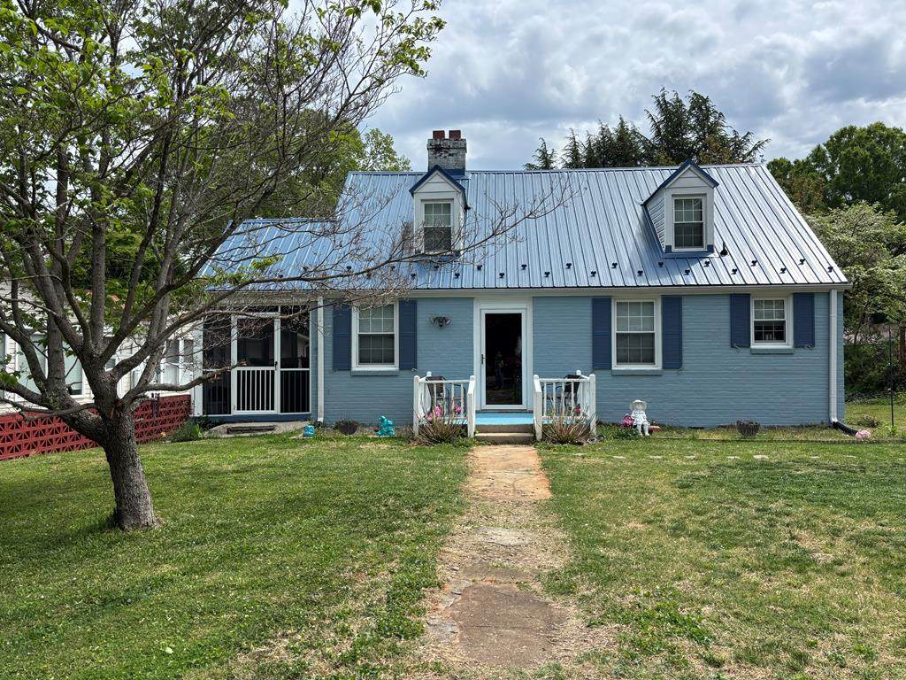 810 Jefferson Cir - Photo 1