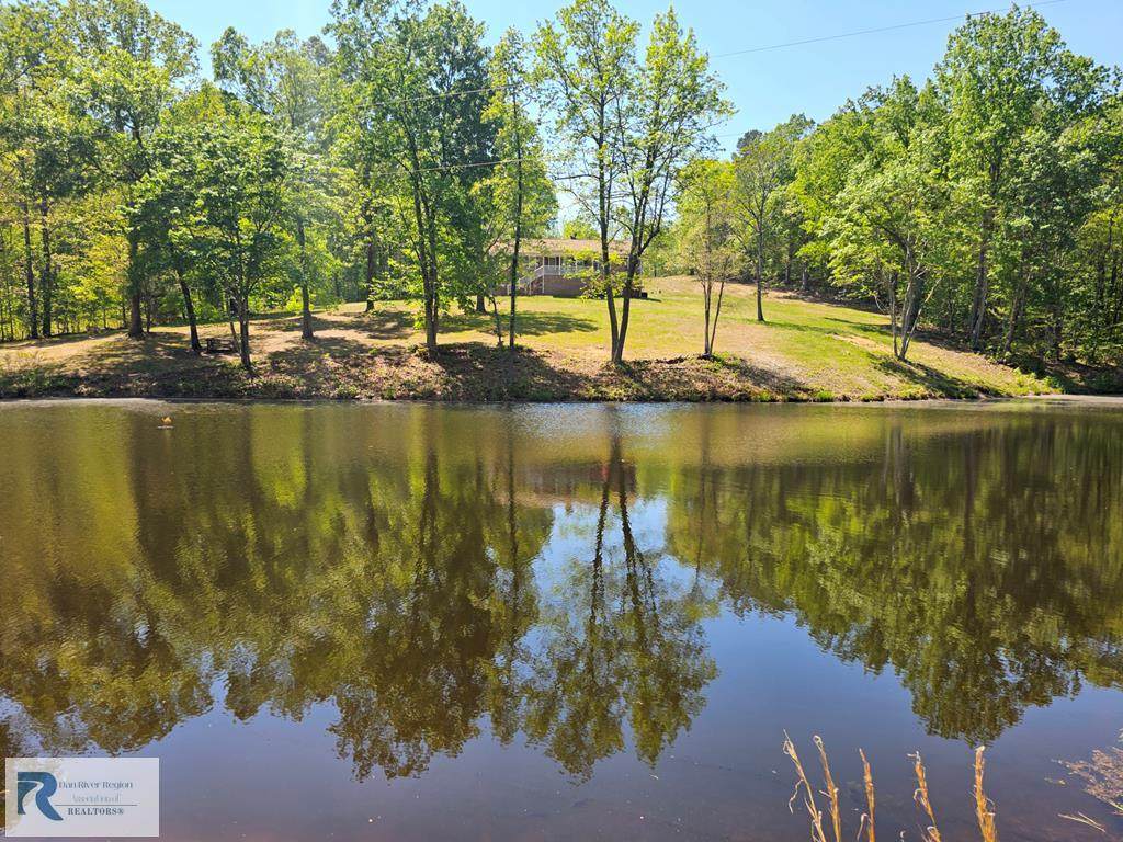 652 Country Ln - Photo 1