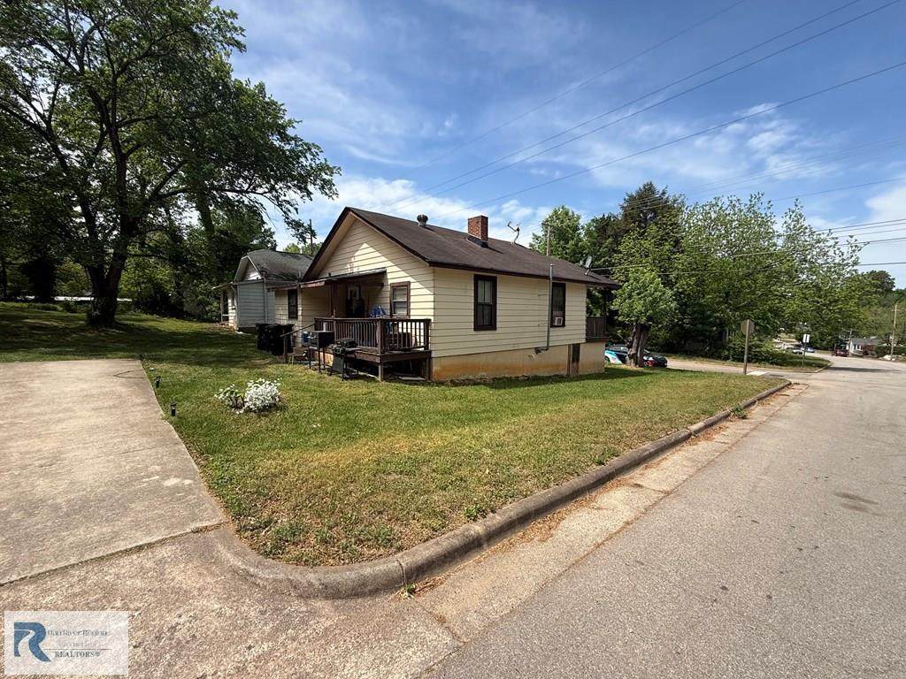 401 Hughes St - Photo 1