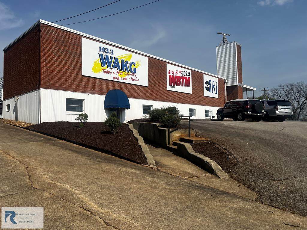 710 Grove St - Photo 1