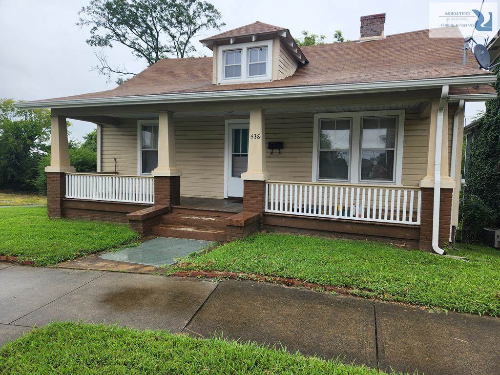 438 Holbrook St - Photo 1