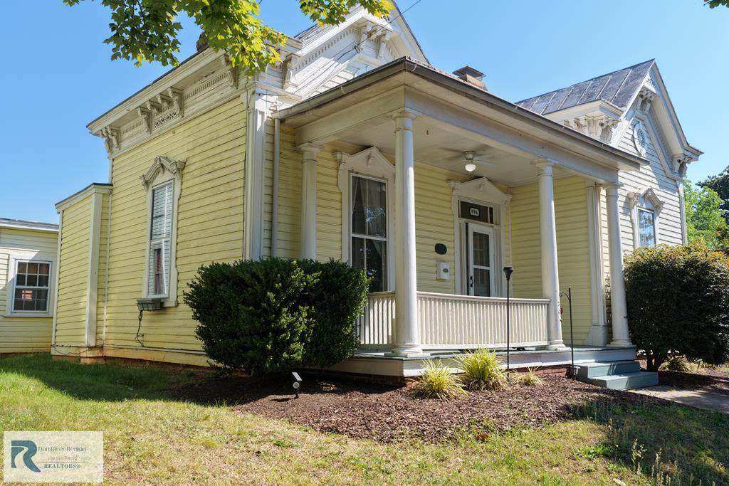 906 Green St - Photo 1