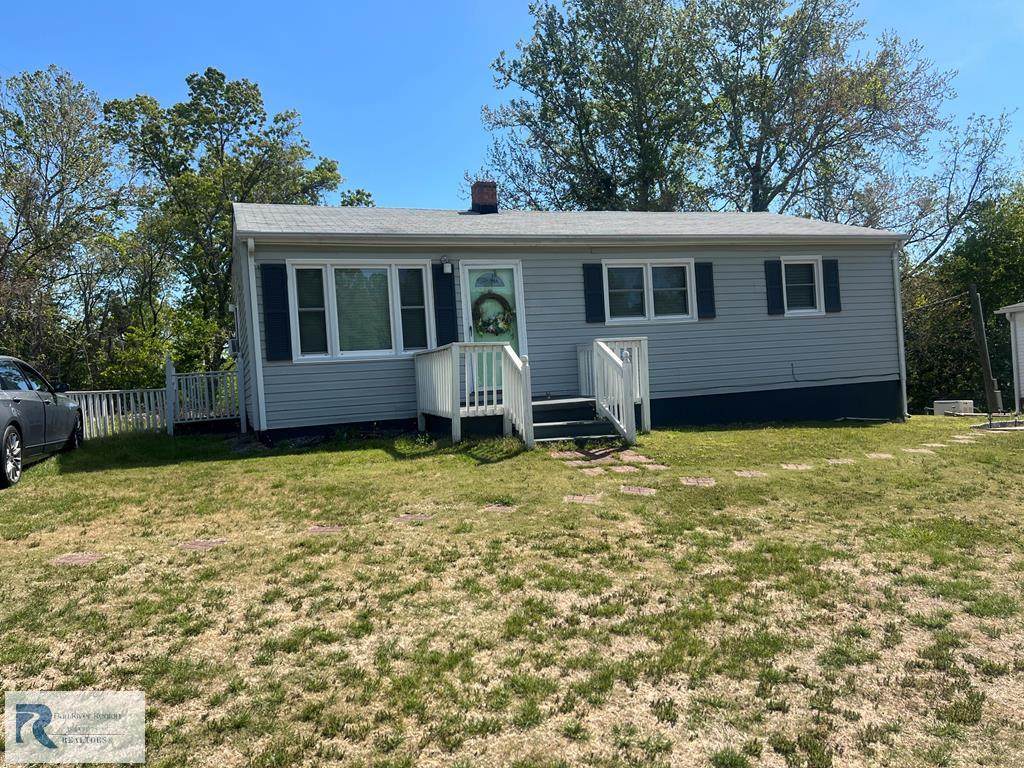 2001 Mapleton Dr - Photo 1