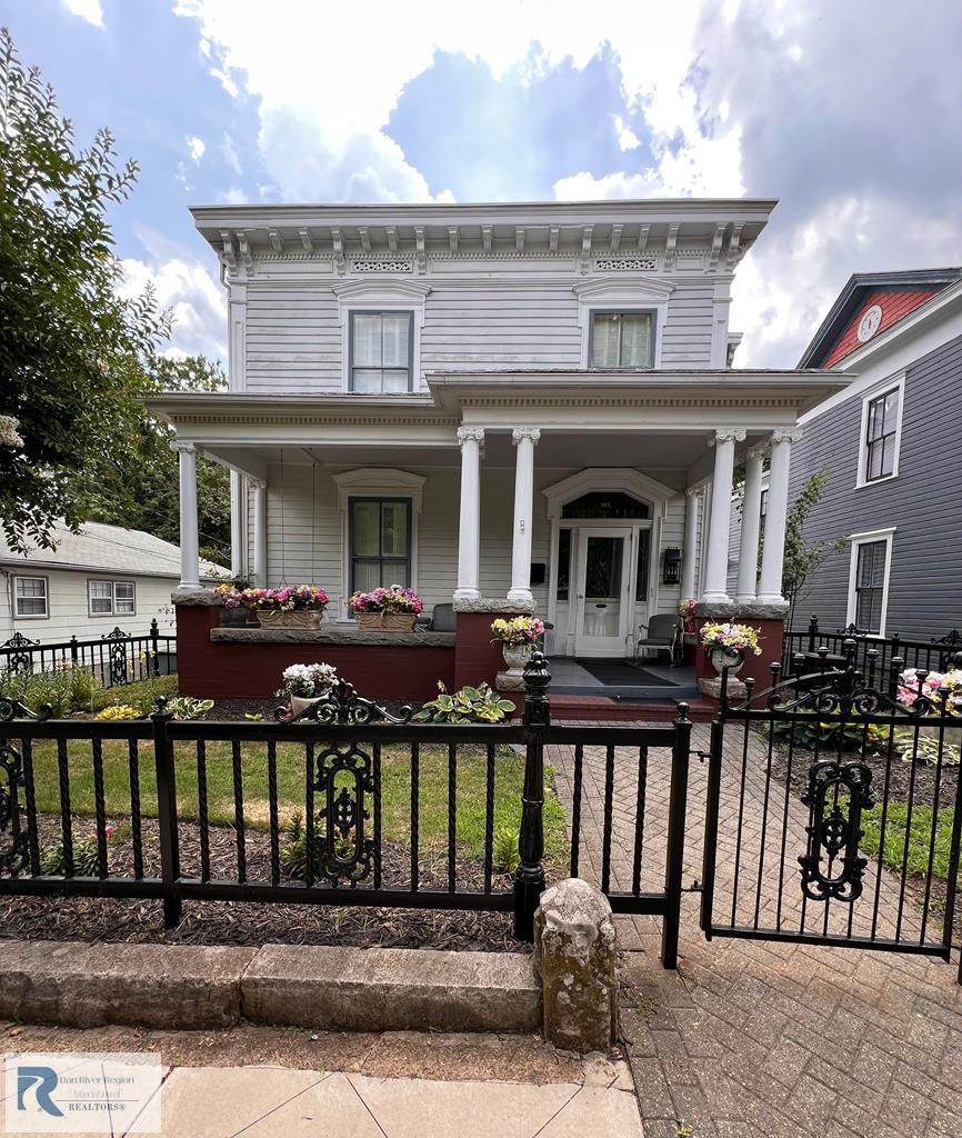 915 Green St - Photo 1