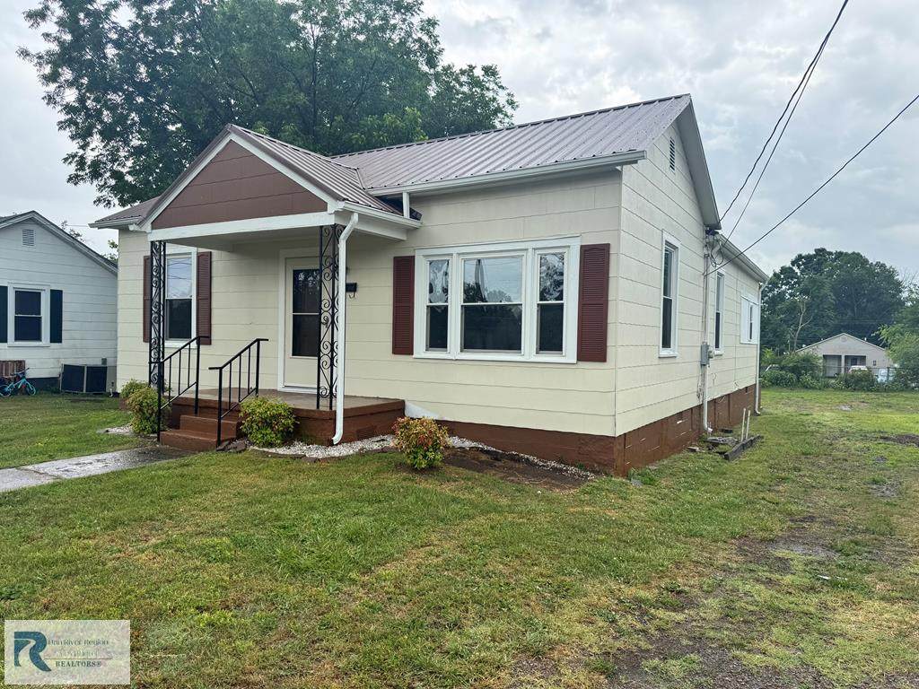 813 Hughes St - Photo 1