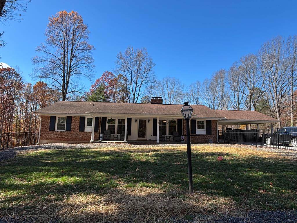 856 Evergreen Rd - Photo 1
