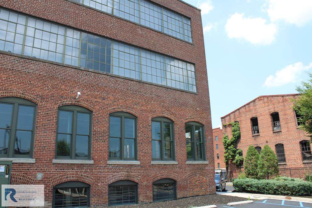 525 Lynn St - Photo 1