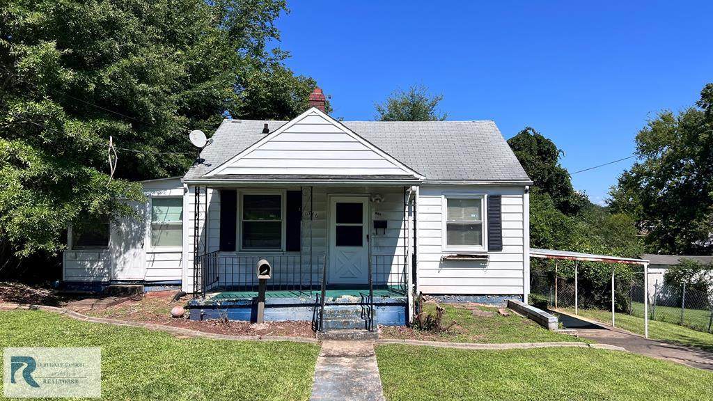 746 Melville Ave - Photo 1