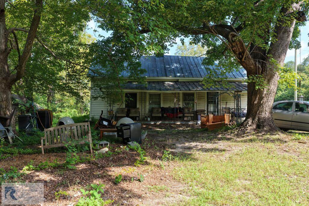 980 Hughes Rd - Photo 1