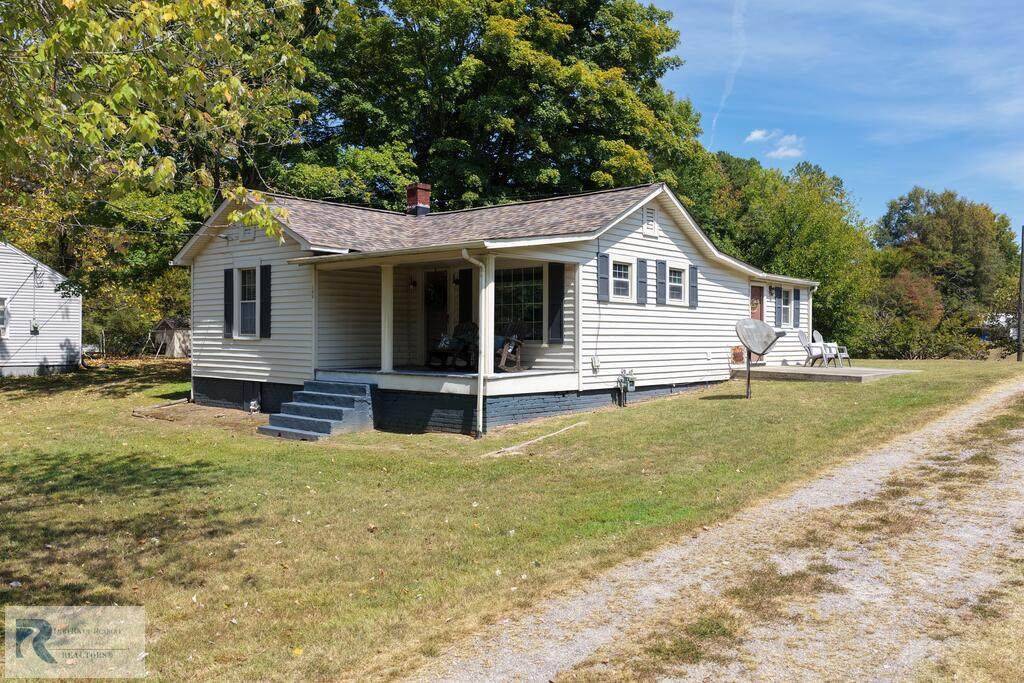 152 Martin Ave - Photo 1