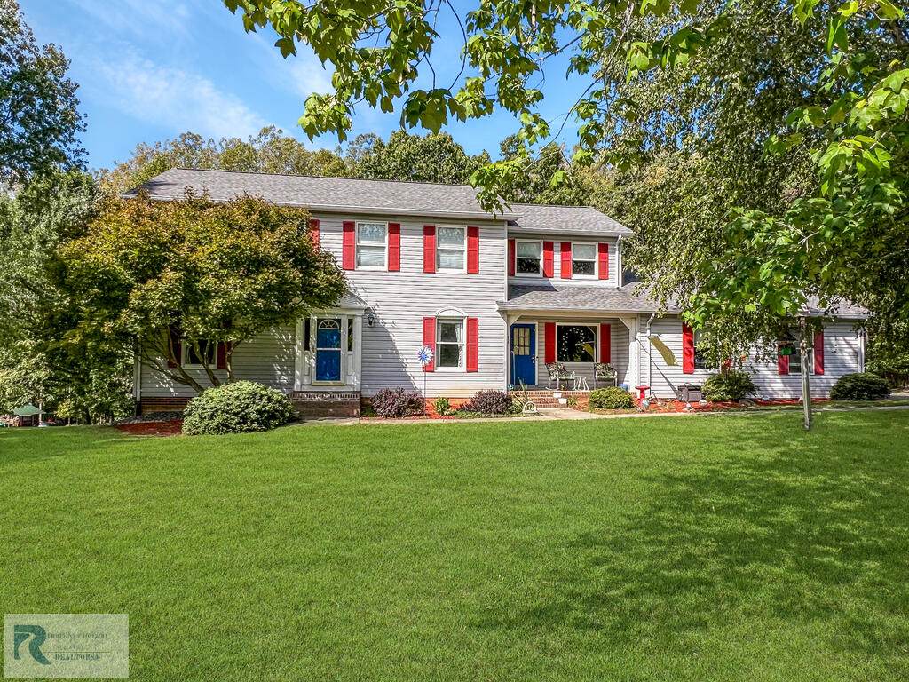 916 Poplar Trace - Photo 1