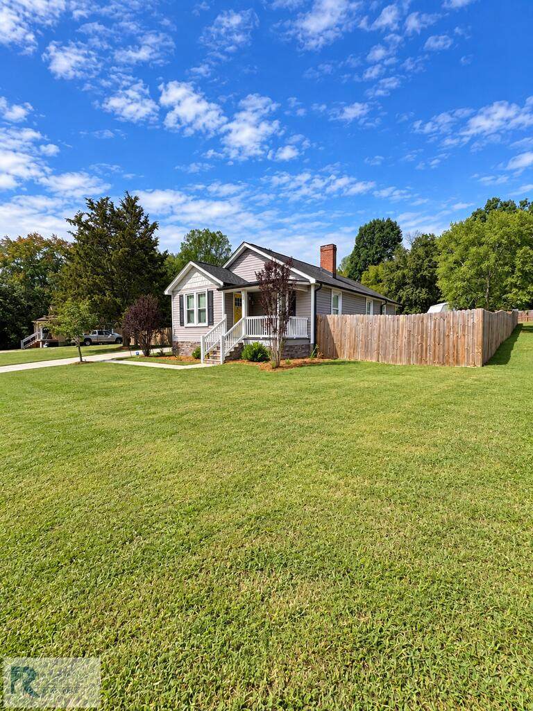 132 Searcy St - Photo 1
