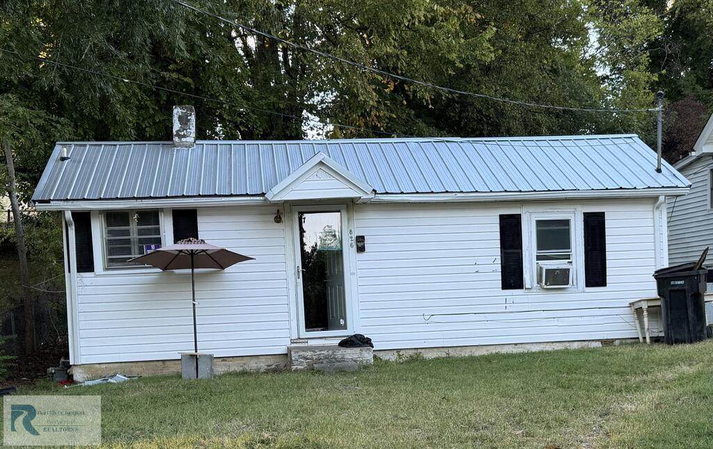 826 Buford St - Photo 1