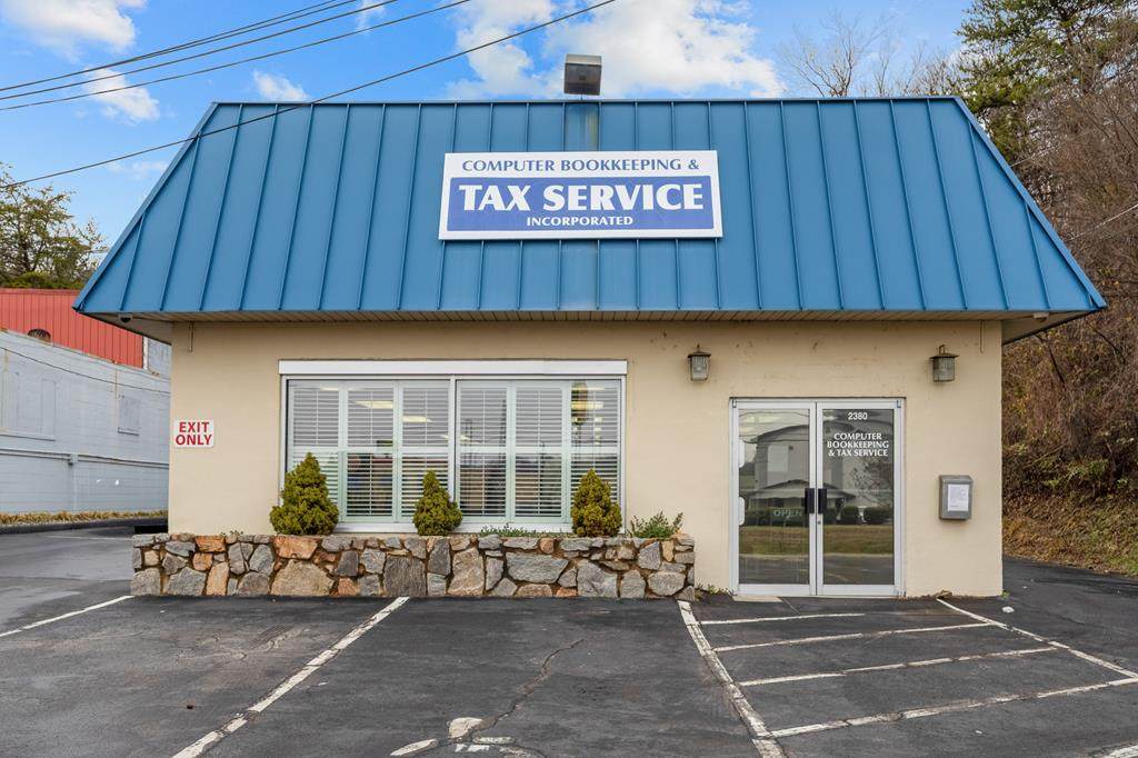 2380 Riverside Dr - Photo 1