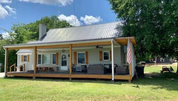 407 Airport Dr - Photo 1