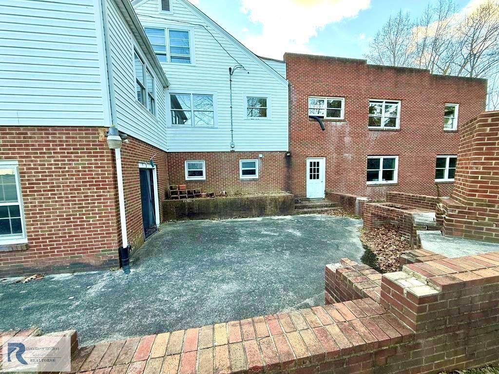 1410 W Main St - Photo 1